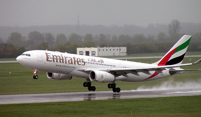 800px-Airbus_A330-200_Emirates_A6-EAL